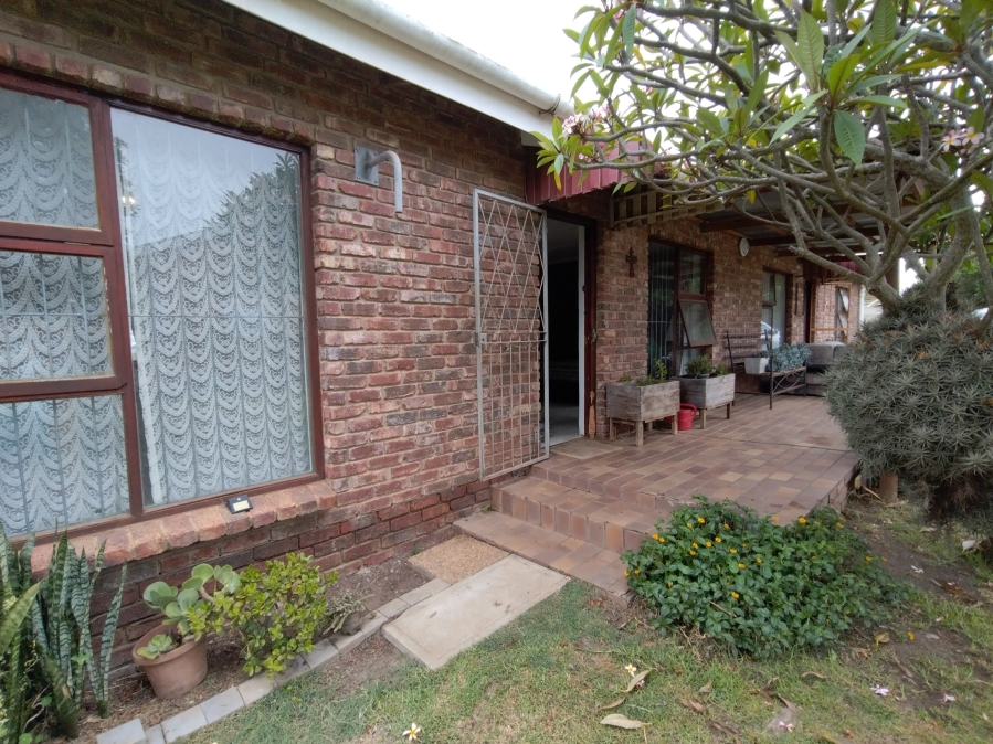 4 Bedroom Property for Sale in C Place Eastern Cape